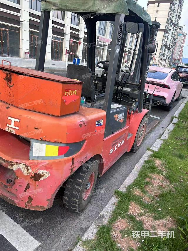 整机右后45°（设备外观及核心部件）