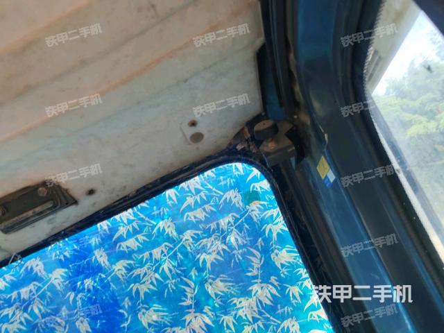 左后方玻璃角標(biāo)(駕駛室部分) 左后方玻璃角標(biāo)(駕駛室部分)