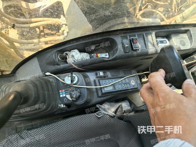 右側(cè)玻璃角標(biāo)（駕駛室部分）