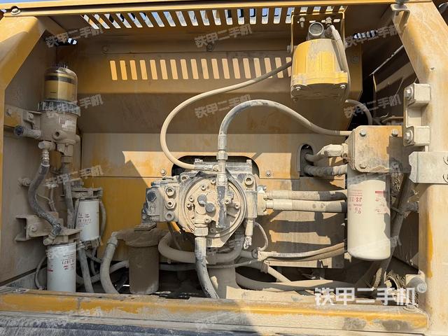 液壓泵艙室正面整體(整機(jī)外觀) 液壓泵艙室正面整體(整機(jī)外觀)