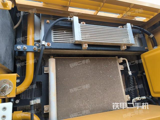 散热器正面(大件舱室) 散热器正面(大件舱室)