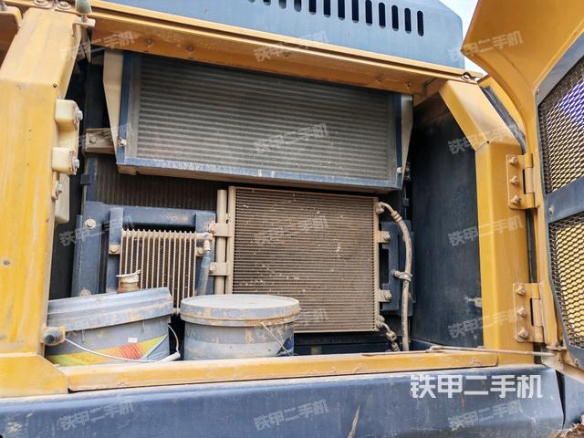 散熱器正面(大件艙室) 散熱器正面(大件艙室)