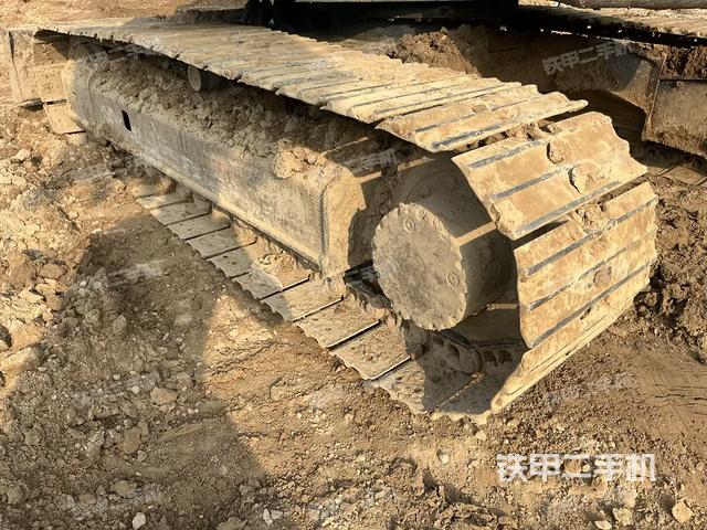 单侧履带整体(整机外观) 单侧履带整体(整机外观)