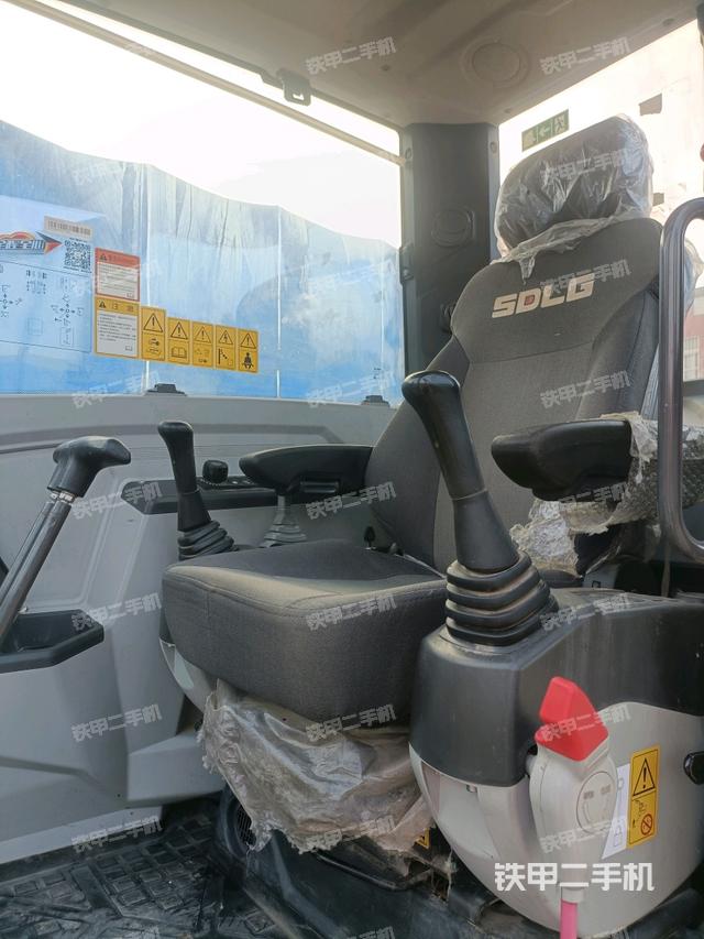 驾驶室整体（整机外观）