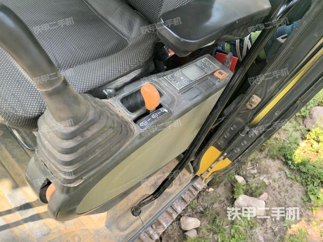 座椅右側(cè)控制臺/鑰匙門/油門/含右手柄（駕駛室部分）