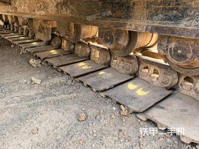 單側(cè)履帶整體(整機(jī)外觀) 單側(cè)履帶整體(整機(jī)外觀)