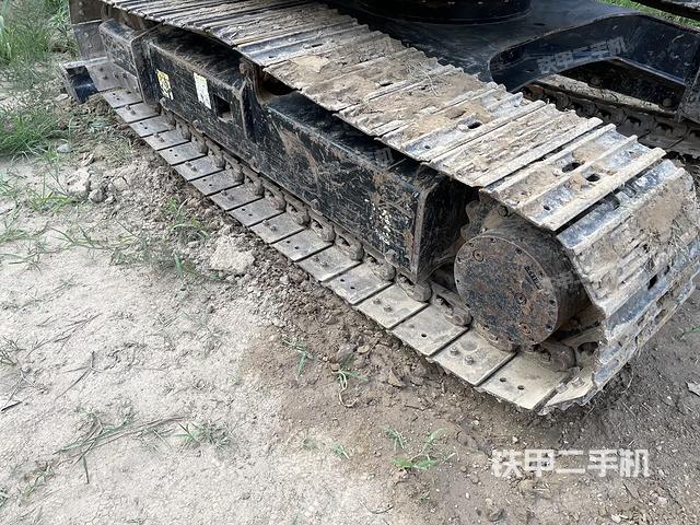 單側(cè)履帶整體(整機(jī)外觀) 單側(cè)履帶整體(整機(jī)外觀)