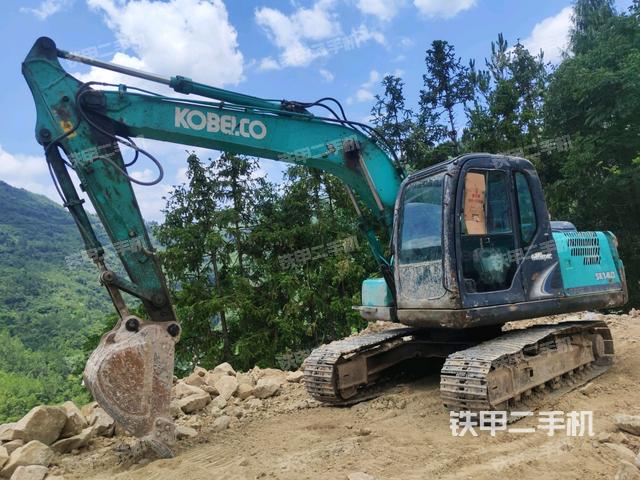神鋼SK140LC-8挖掘機(jī)