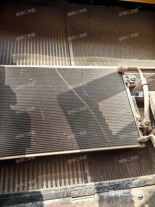 散熱器正面(大件艙室) 散熱器正面(大件艙室)