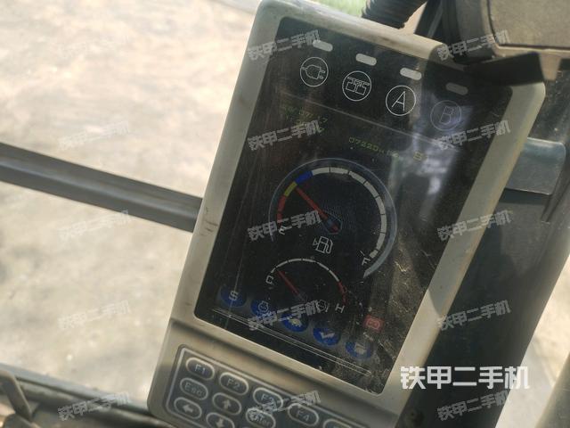 显示屏 (驾驶室部分) 显示屏 (驾驶室部分)