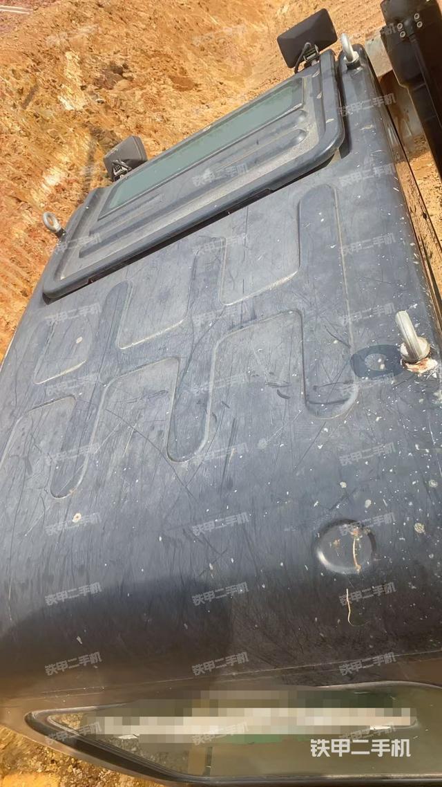 駕駛室頂部（整機外觀）