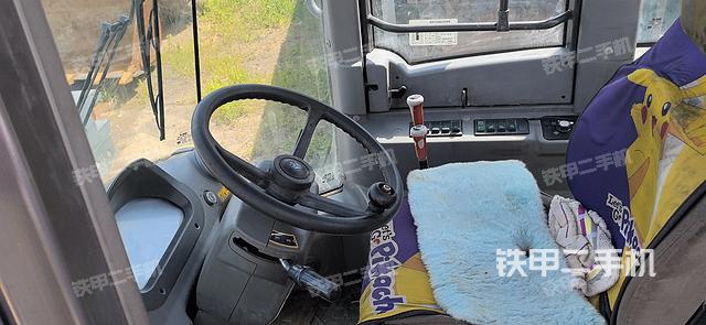駕駛室操作臺(整機(jī)外觀及大件) 駕駛室操作臺(整機(jī)外觀及大件)