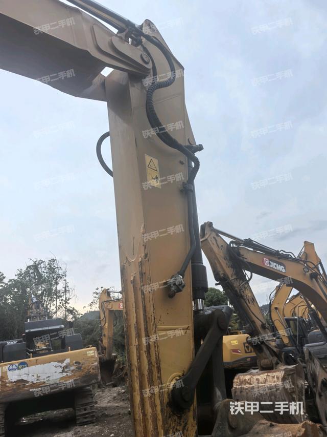 大臂整體?右側(工作和回轉裝置) 大臂整體?右側(工作和回轉裝置)