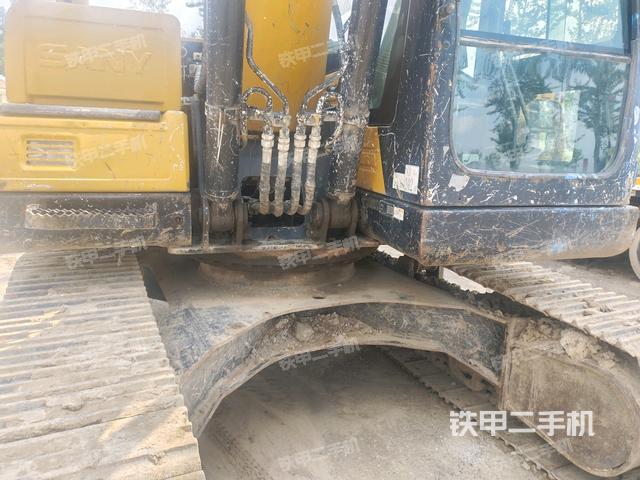 转盘和下车架正前(工作和回转装置) 转盘和下车架正前(工作和回转装置)