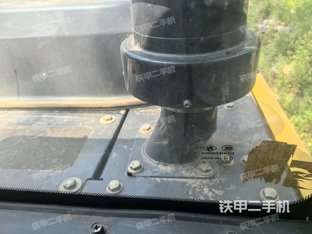 行走控制手柄和踏板?俯拍（駕駛室部分）