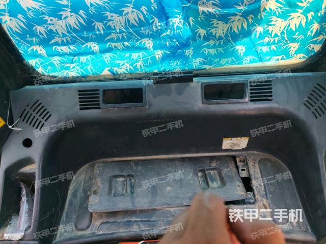 駕駛室左后45度(駕駛室部分) 駕駛室左后45度(駕駛室部分)
