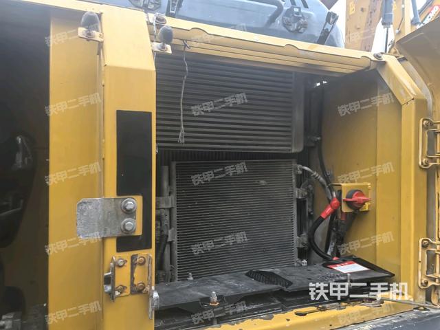 散熱器正面(大件艙室) 散熱器正面(大件艙室)