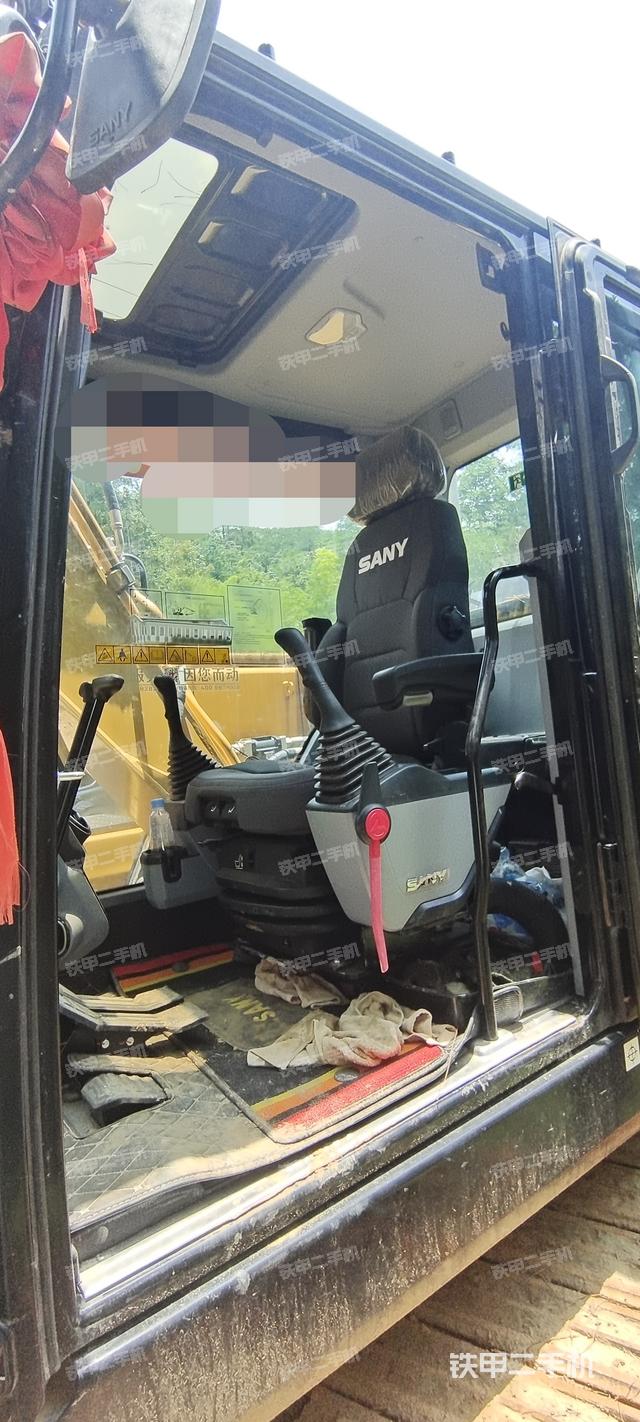 驾驶室整体(整机外观) 驾驶室整体(整机外观)