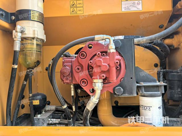 液壓泵艙室正面整體(整機(jī)外觀) 液壓泵艙室正面整體(整機(jī)外觀)