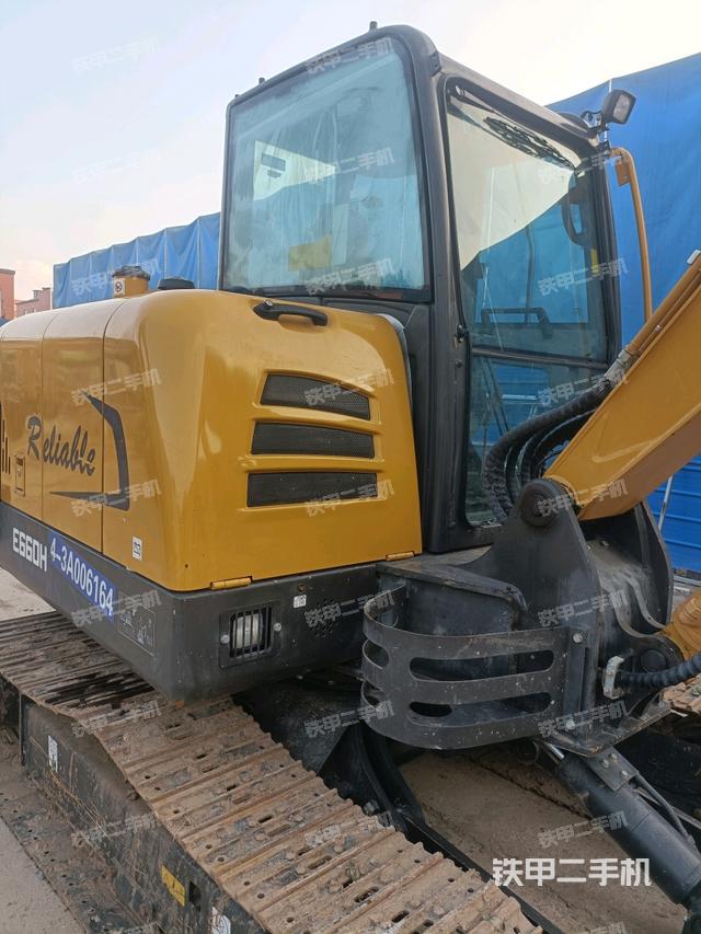 回转马达和主控阀（整机外观）