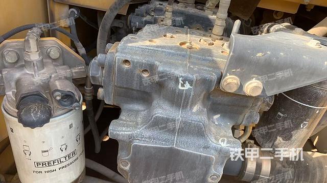 液压泵舱室正面整体(整机外观) 液压泵舱室正面整体(整机外观)