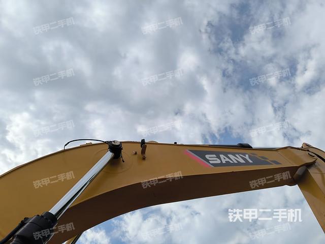 大臂整体 右侧(工作和回转装置) 大臂整体 右侧(工作和回转装置)