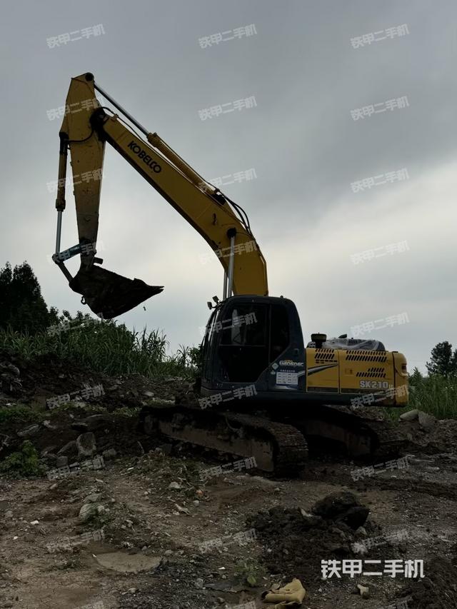 神鋼SK210LC-8挖掘機(jī)