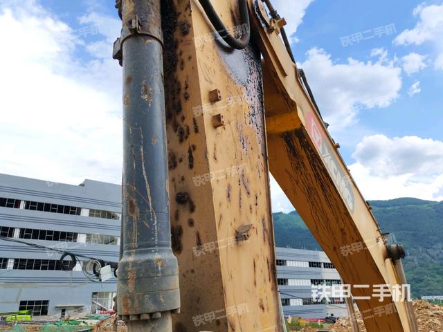 小臂整體左后(工作和回轉(zhuǎn)裝置) 小臂整體左后(工作和回轉(zhuǎn)裝置)