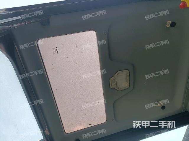 駕駛室頂部(整機(jī)外觀) 駕駛室頂部(整機(jī)外觀)
