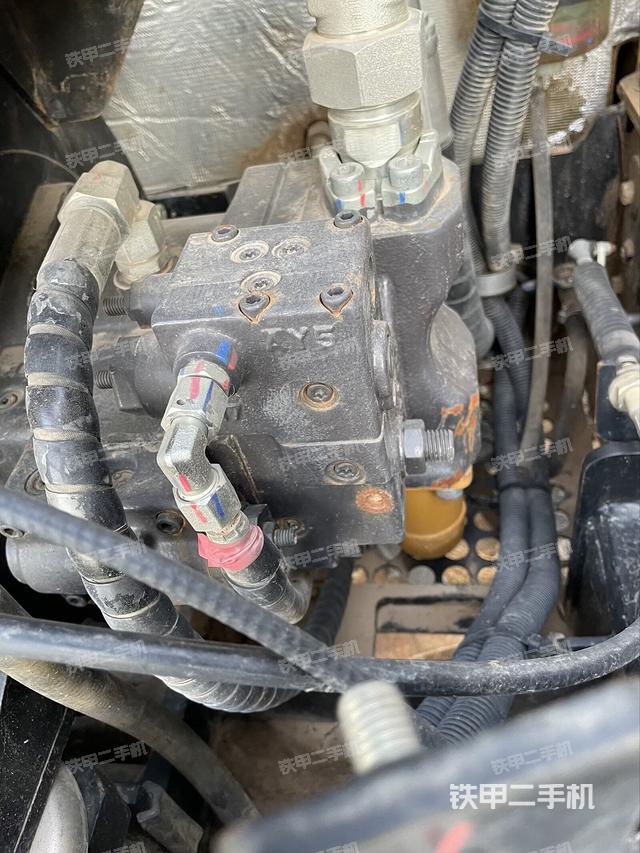 液壓泵艙室正面整體(整機(jī)外觀) 液壓泵艙室正面整體(整機(jī)外觀)