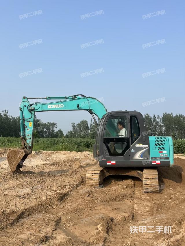 神鋼SK75-8挖掘機(jī)