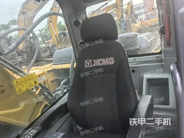 行走控制手柄和踏板?俯拍(駕駛室部分) 行走控制手柄和踏板?俯拍(駕駛室部分)