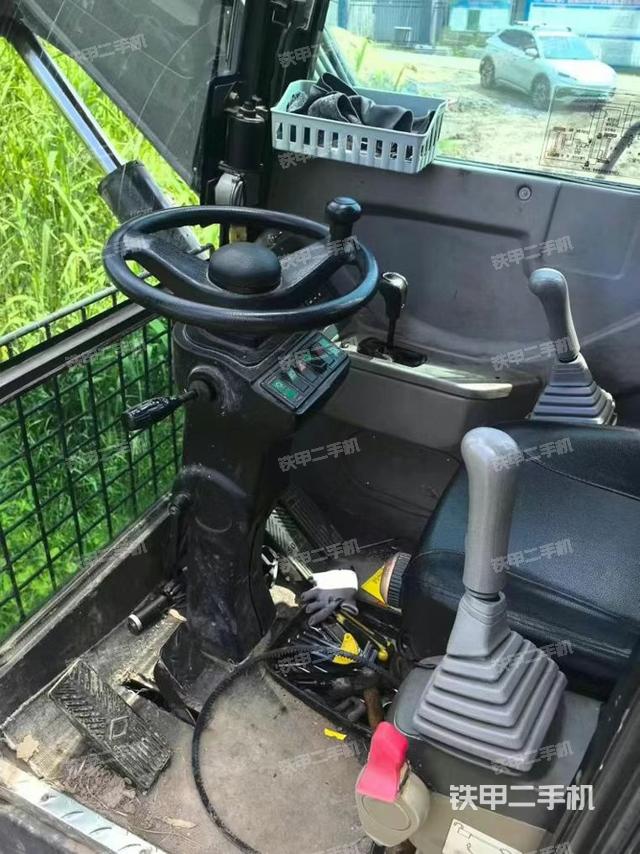 驾驶室整体（整机外观）