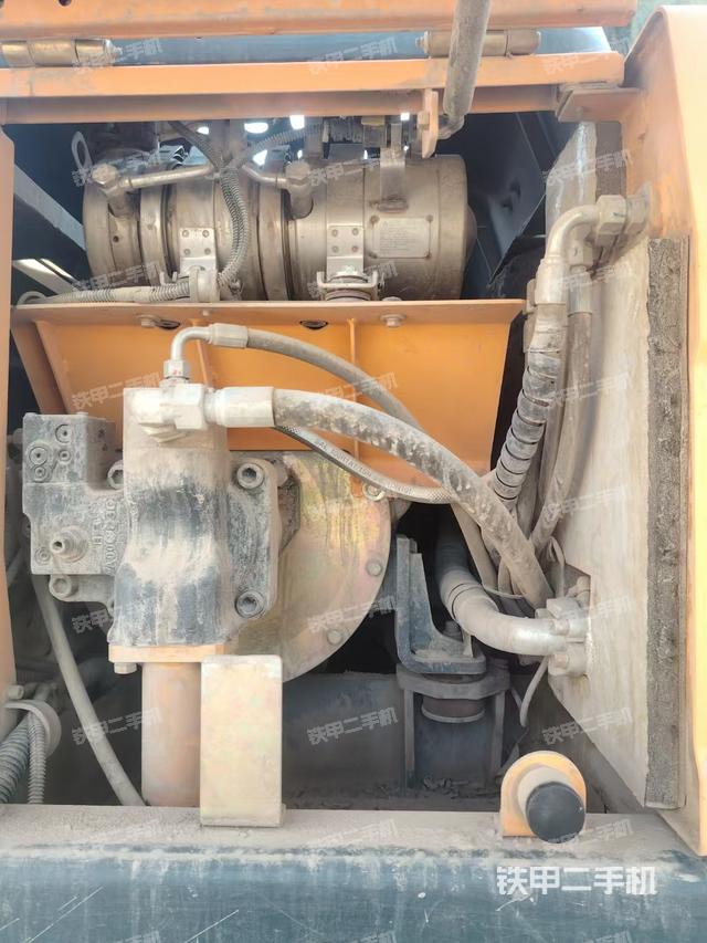 液壓泵艙室正面整體(整機(jī)外觀) 液壓泵艙室正面整體(整機(jī)外觀)