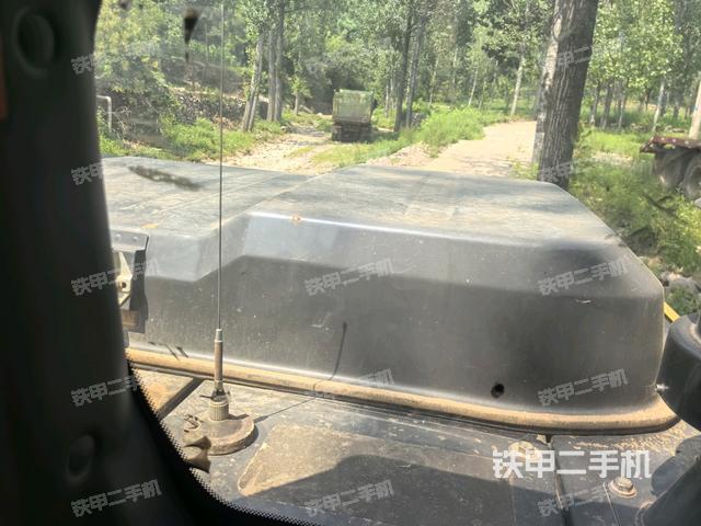 左后方玻璃角標(biāo)（駕駛室部分）