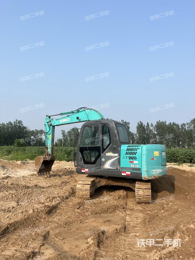 驾驶室整体(整机外观) 驾驶室整体(整机外观)