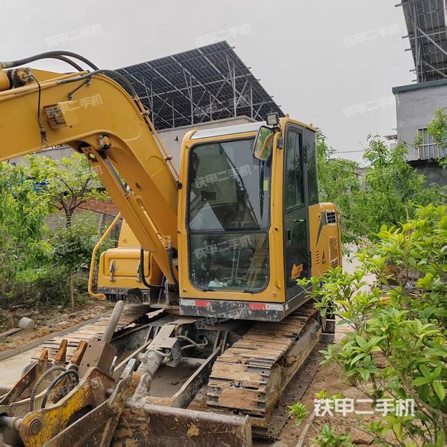山東臨工E675F挖掘機(jī)