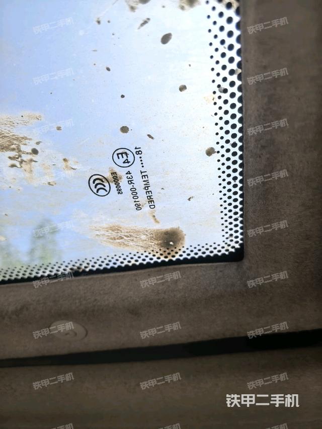 后窗玻璃角標(駕駛室部分) 后窗玻璃角標(駕駛室部分)