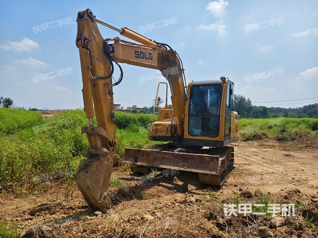 山東臨工E675F挖掘機(jī)