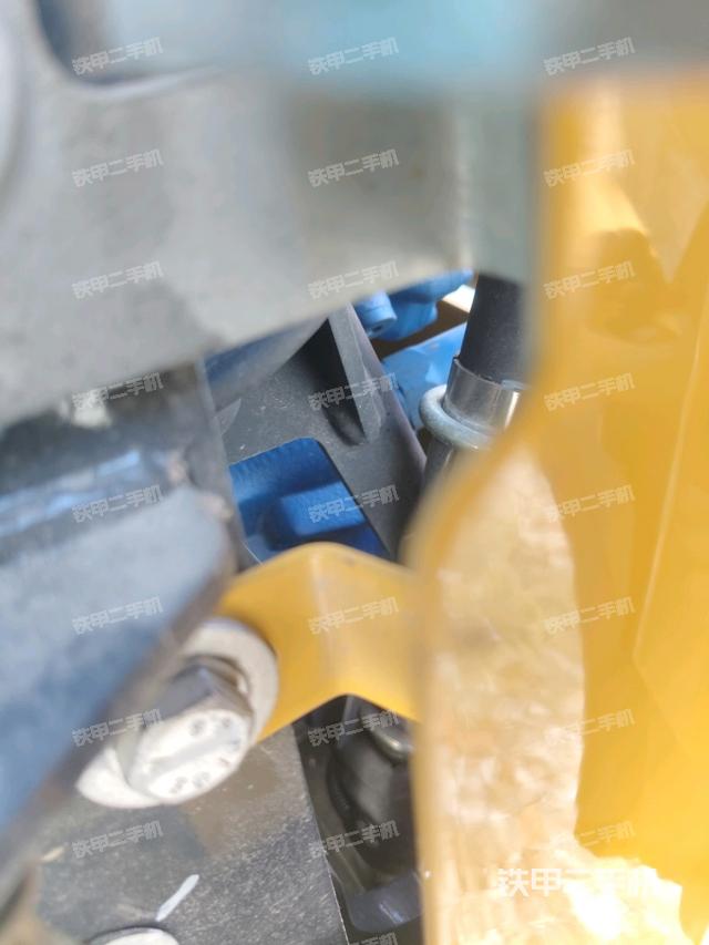 液压泵舱室正面整体(整机外观) 液压泵舱室正面整体(整机外观)