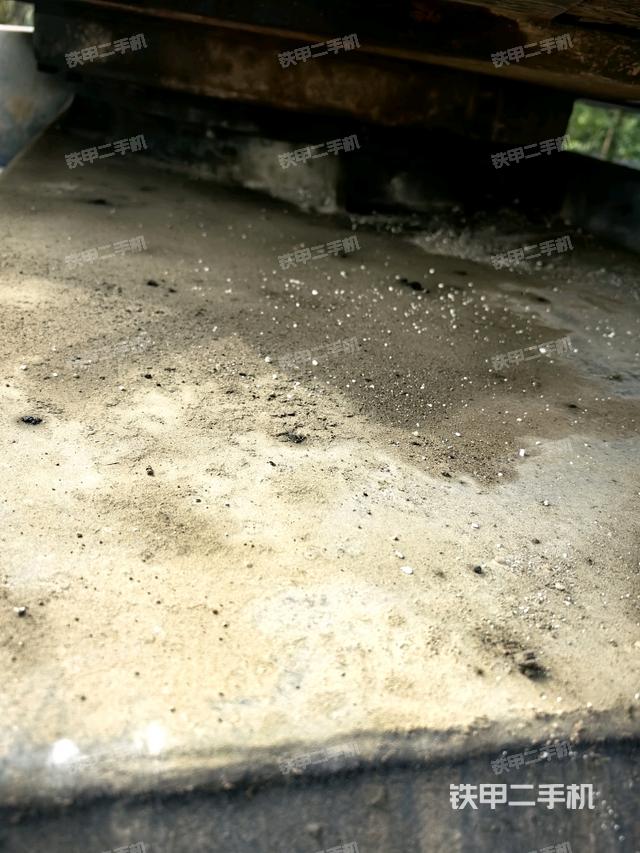 转盘和下车架正前(工作和回转装置) 转盘和下车架正前(工作和回转装置)