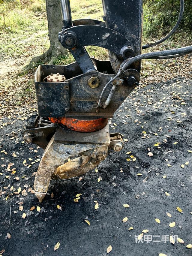 铲斗45度(工作和回转装置) 铲斗45度(工作和回转装置)