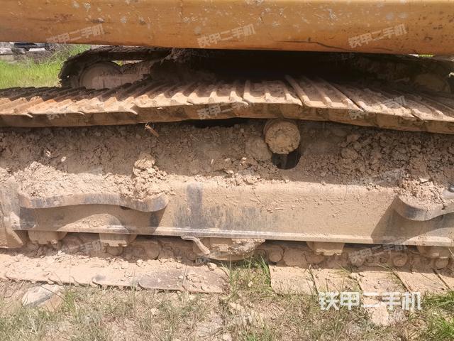 右側(cè)履帶整體(行走機構(gòu)) 右側(cè)履帶整體(行走機構(gòu))