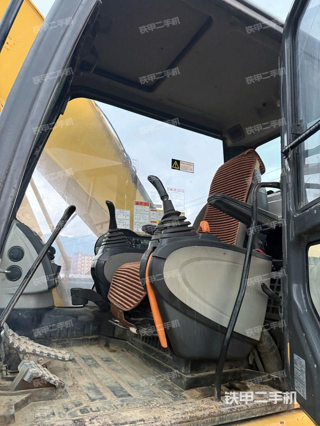 驾驶室整体(整机外观) 驾驶室整体(整机外观)