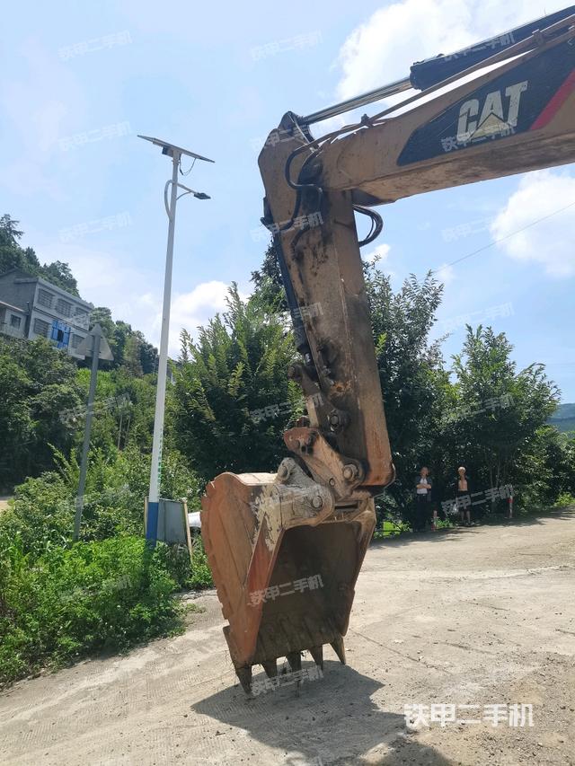 小臂整體左后(工作和回轉(zhuǎn)裝置) 小臂整體左后(工作和回轉(zhuǎn)裝置)