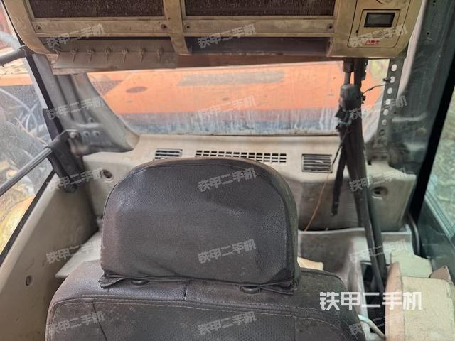 座椅后部(驾驶室部分) 座椅后部(驾驶室部分)
