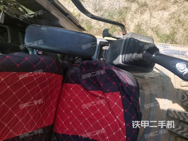 座椅左側(cè)控制臺/音響/含左手柄(駕駛室部分) 座椅左側(cè)控制臺/音響/含左手柄(駕駛室部分)