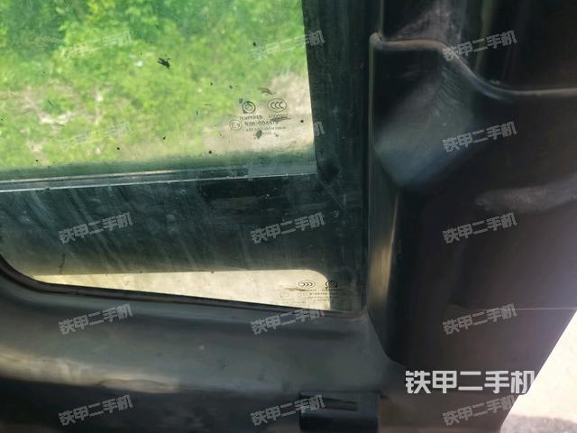 左后方玻璃角標(biāo)(駕駛室部分) 左后方玻璃角標(biāo)(駕駛室部分)