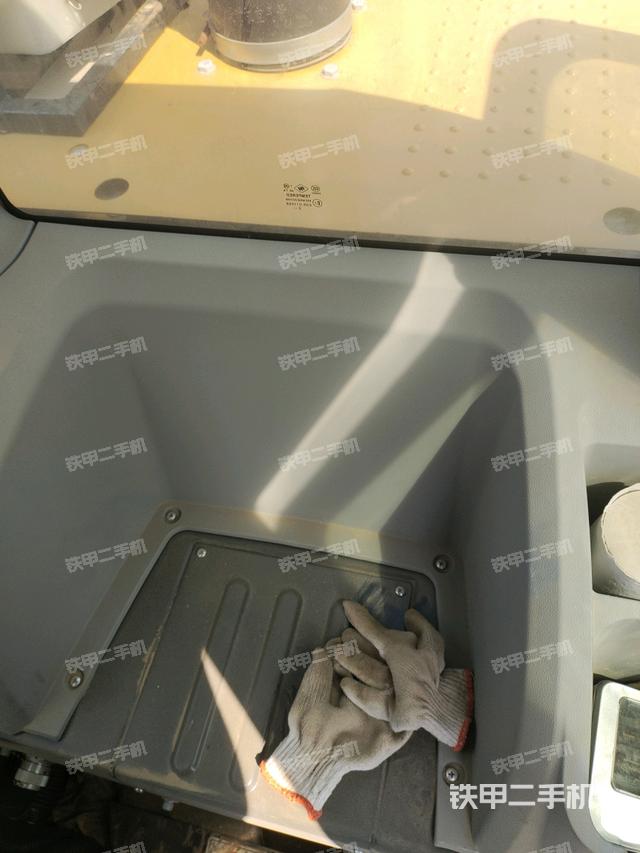 后窗玻璃角标(驾驶室部分) 后窗玻璃角标(驾驶室部分)