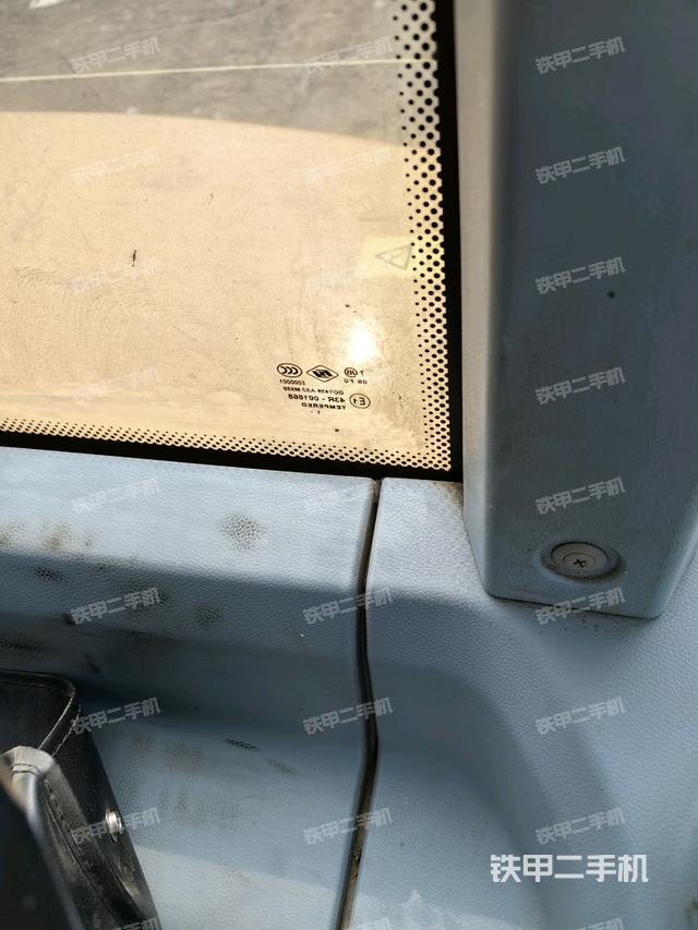 后窗玻璃角标（驾驶室部分）